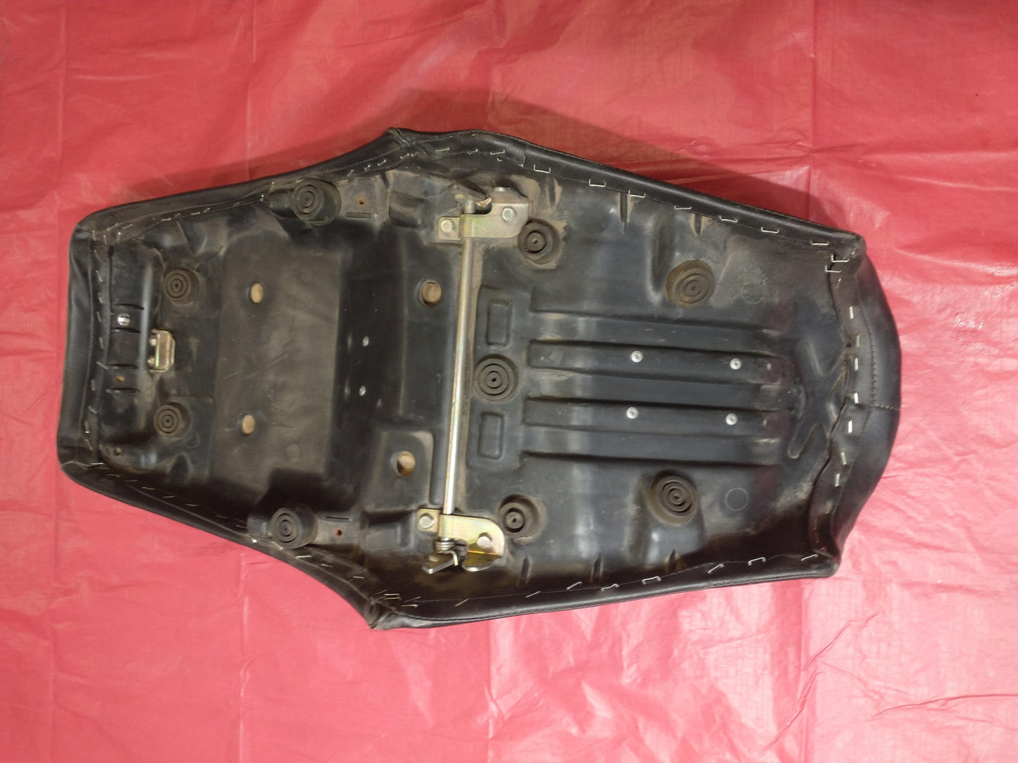 1982 YAMAHA VIRAGO 750 OEM FRONT DRIVERS SEAT