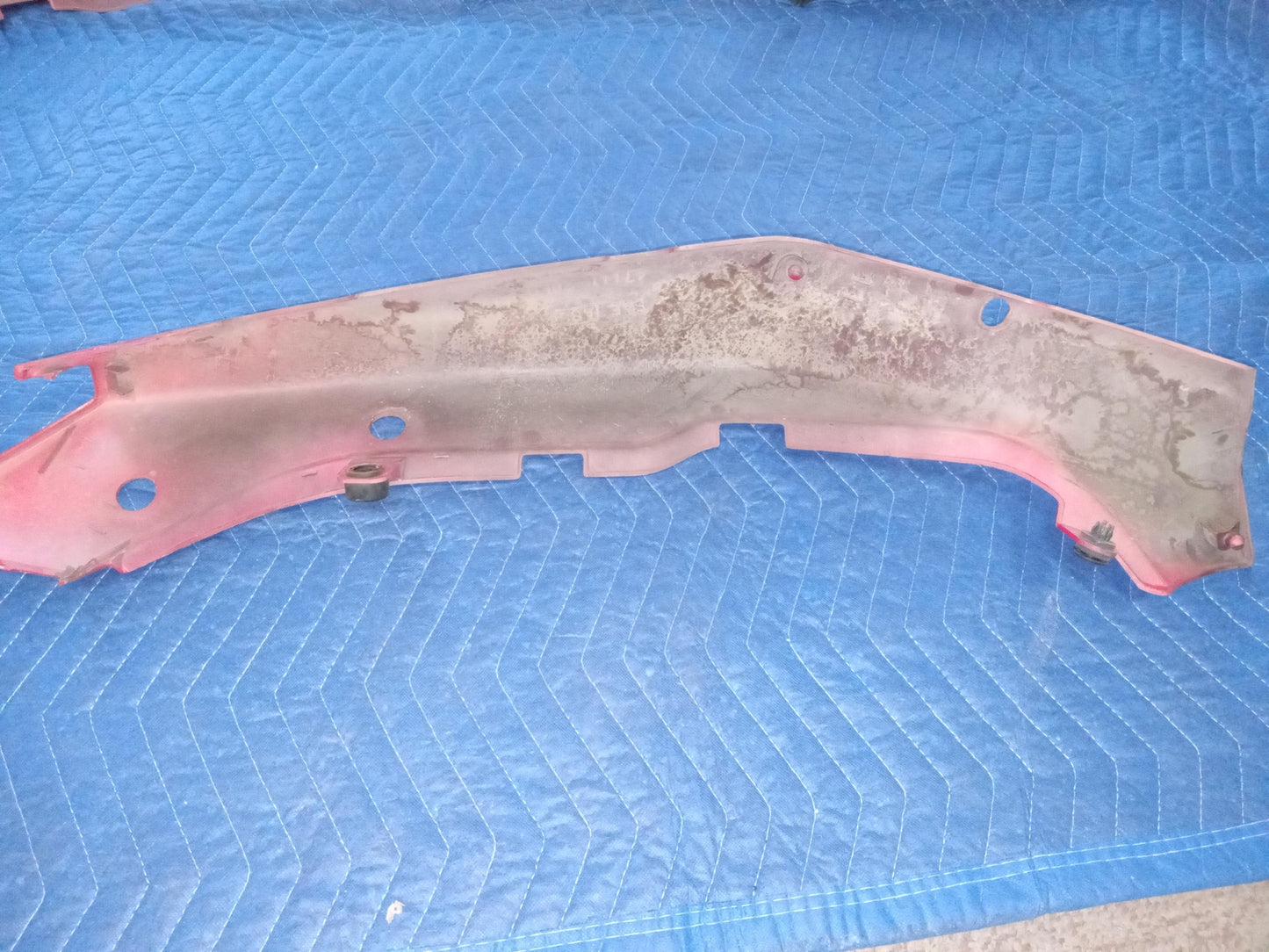 1995 SUZUKI BANDIT 600 PLASTIC REAR RED RIGHT REAR FAIRING COWL SHROUD