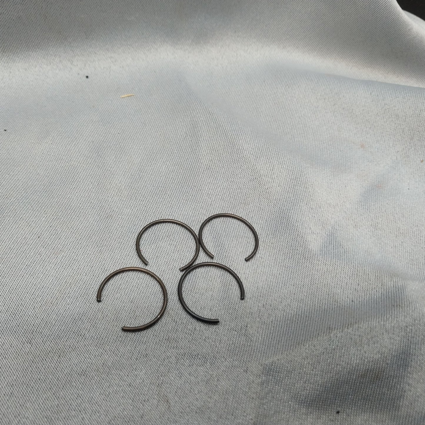 OEM NEW GENUINE SUZUKI 09381-18002 CRANKSHAFT CIRCLIP T500 4 ct