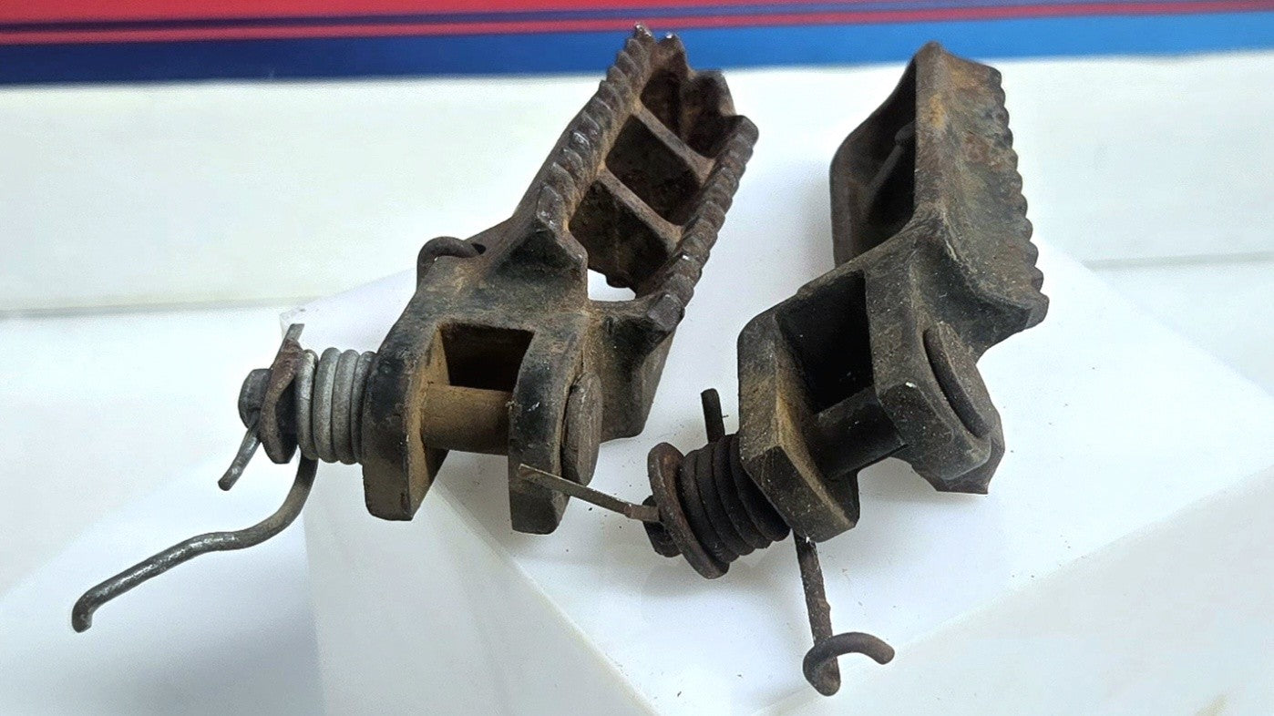 OEM 1979 1980 Suzuki PE250 Foot Pegs