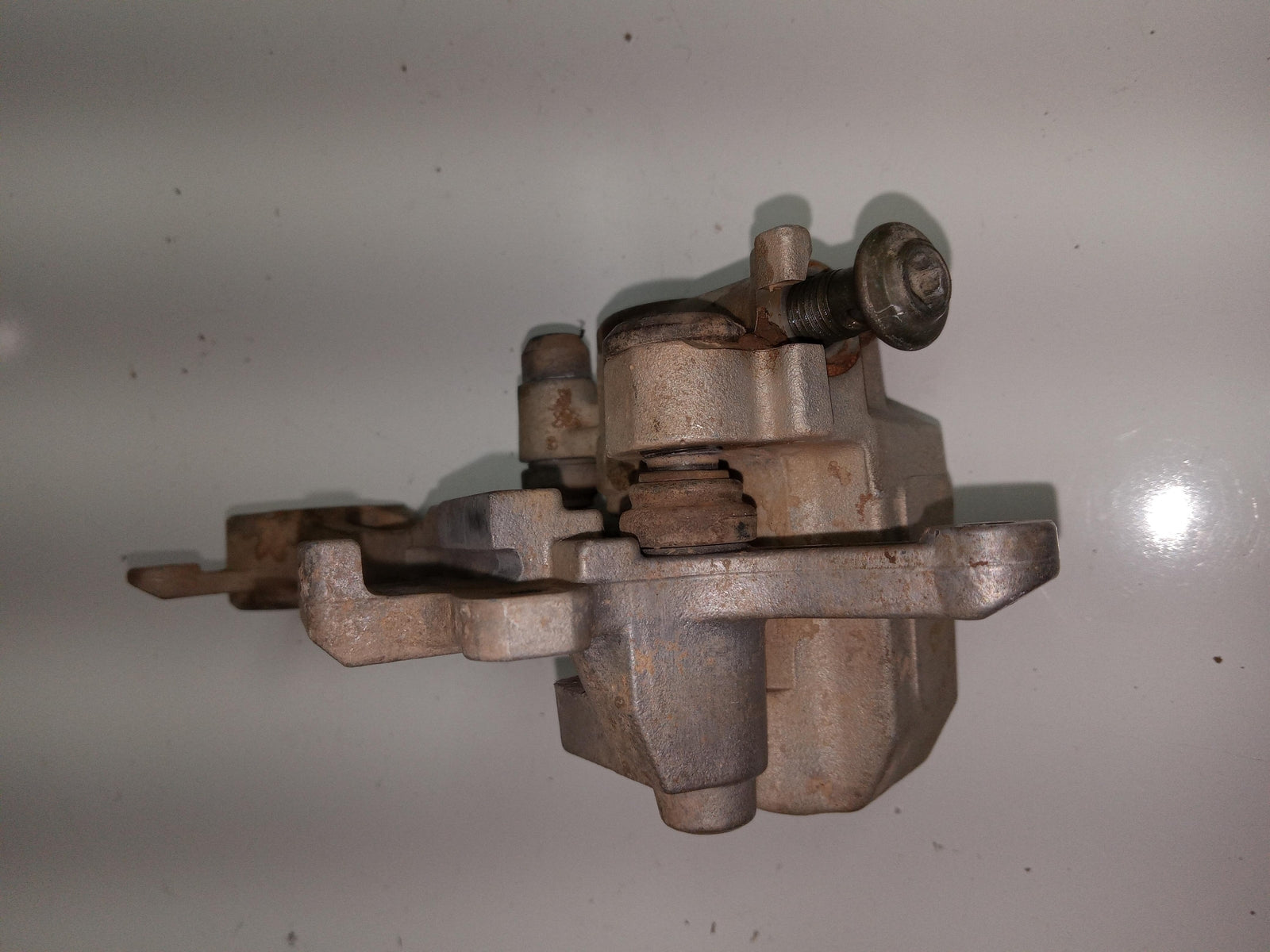 2003 YAMAHA WR450F OEM REAR BRAKE CALIPER HANGER BACK MOUNTING BRACKET