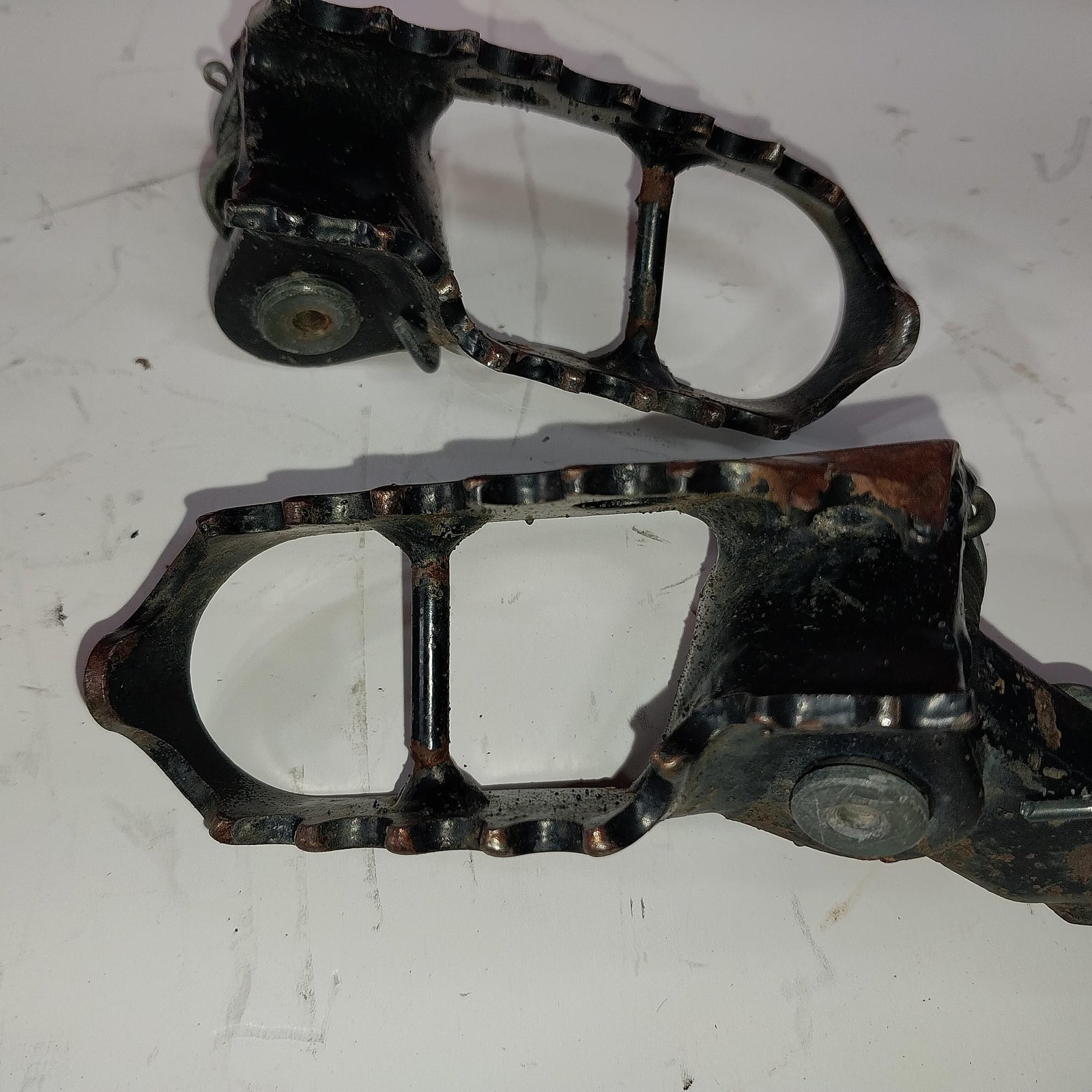 1994 HONDA XR250L LEFT RIGHT FOOT RESTS PEGS 