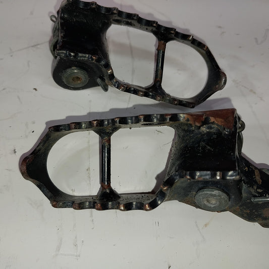 1994 HONDA XR250L LEFT RIGHT FOOT RESTS PEGS 