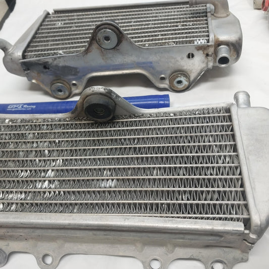 2002 YAMAHA YZ250F LEFT RIGHT ENGINE MOTOR COOLING COOLER RADIATOR