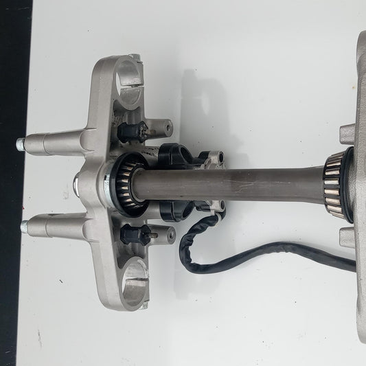 1996 SUZUKI BANDIT 600 OEM FRONT FORKS CLAMP LOWER TRIPLE TREE STEM