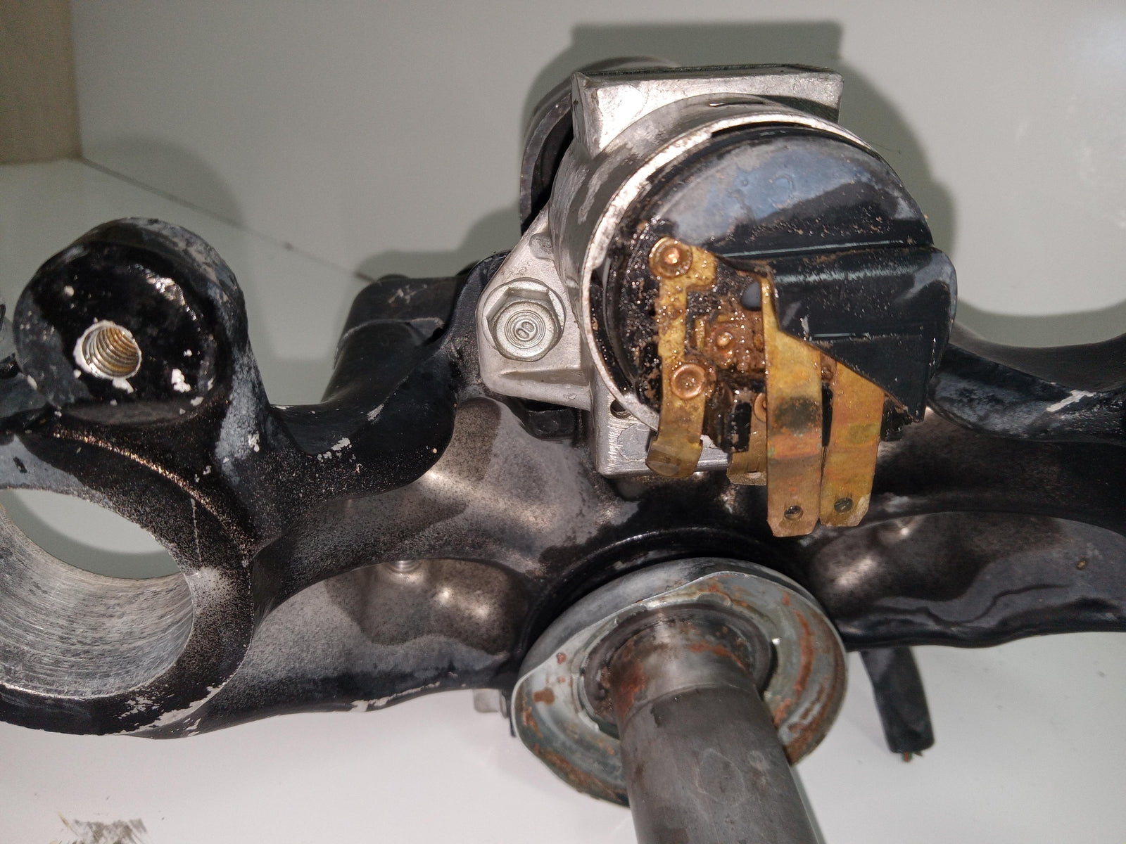 1979 HONDA CX500 OEM IGNITION LOCK W KEY and triple tree assembly