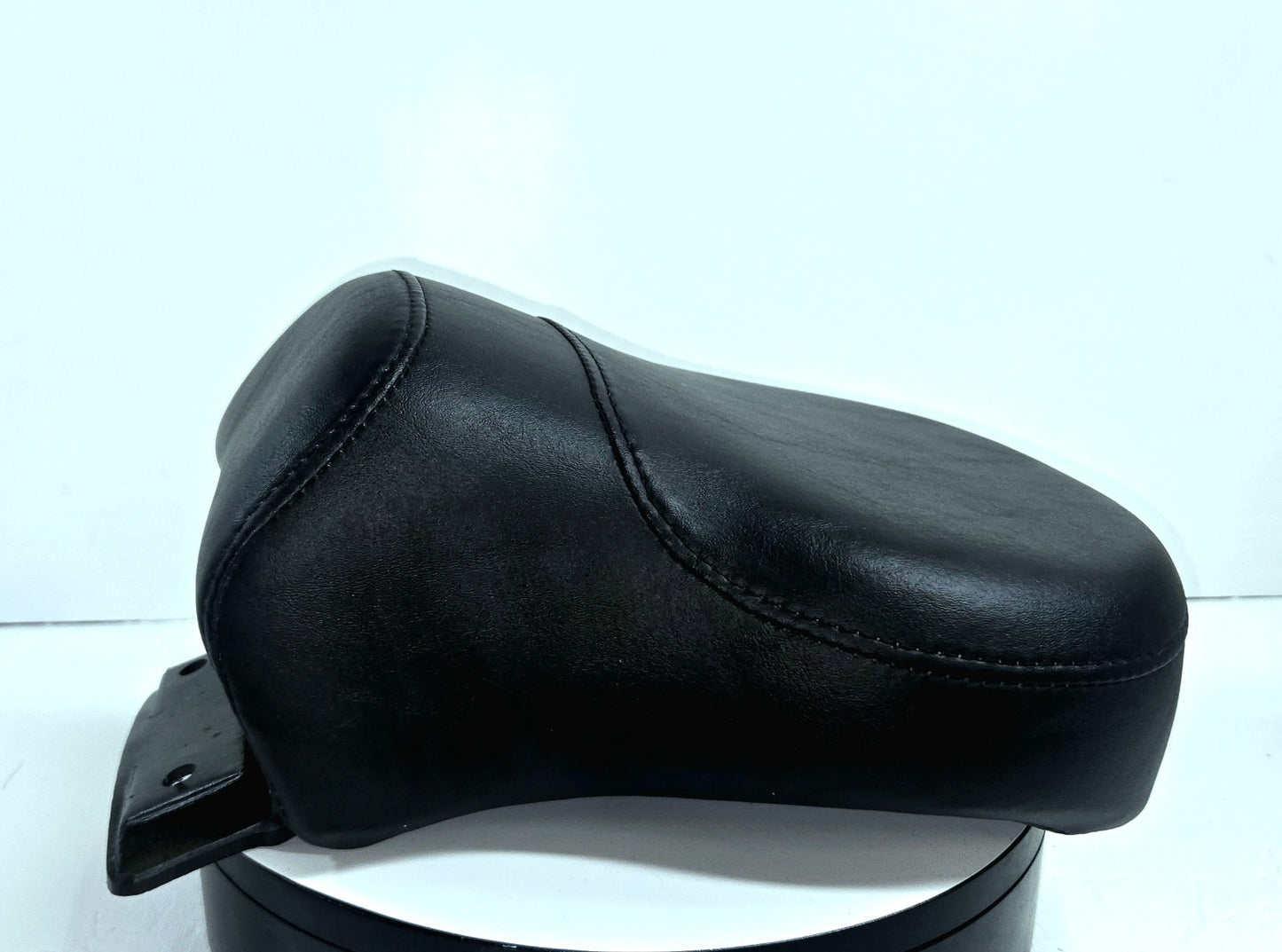 HARLEY DAVIDSON GENUINE FLHR ROAD KING REAR PASSENGER PILLION SEAT