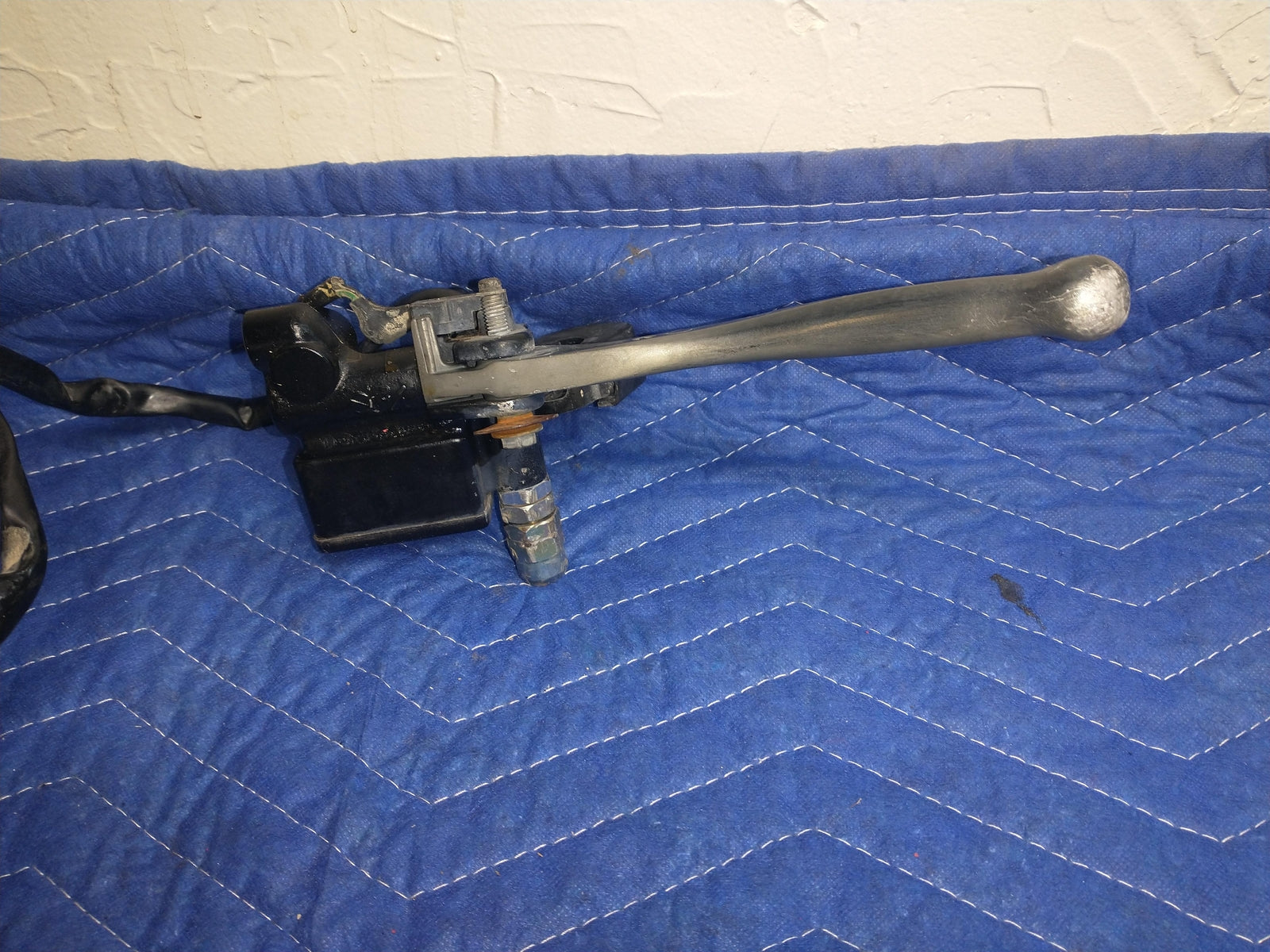 1994 HONDA XR250L FRONT BRAKE MASTER CYLINDER W/ LEVER