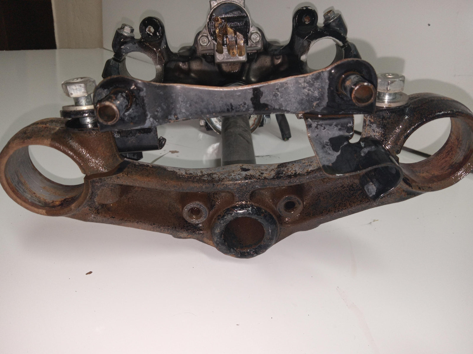 1979 HONDA CX500 OEM IGNITION LOCK W KEY and triple tree assembly