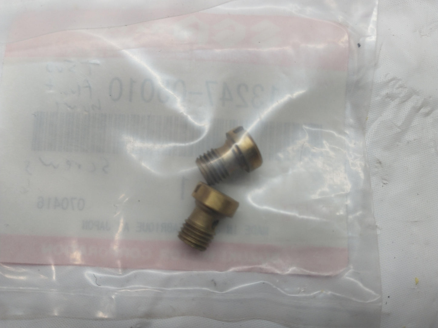SUZUKI SCREW 13247-05010 x 2