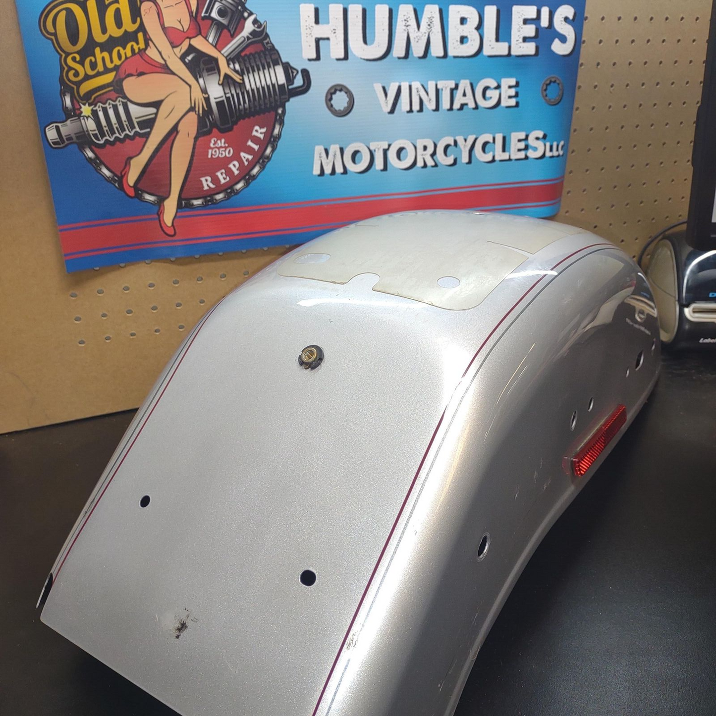2020 Harley Davidson FXSTD  REAR BACK WHEEL FENDER MUD GUARD 1006240679