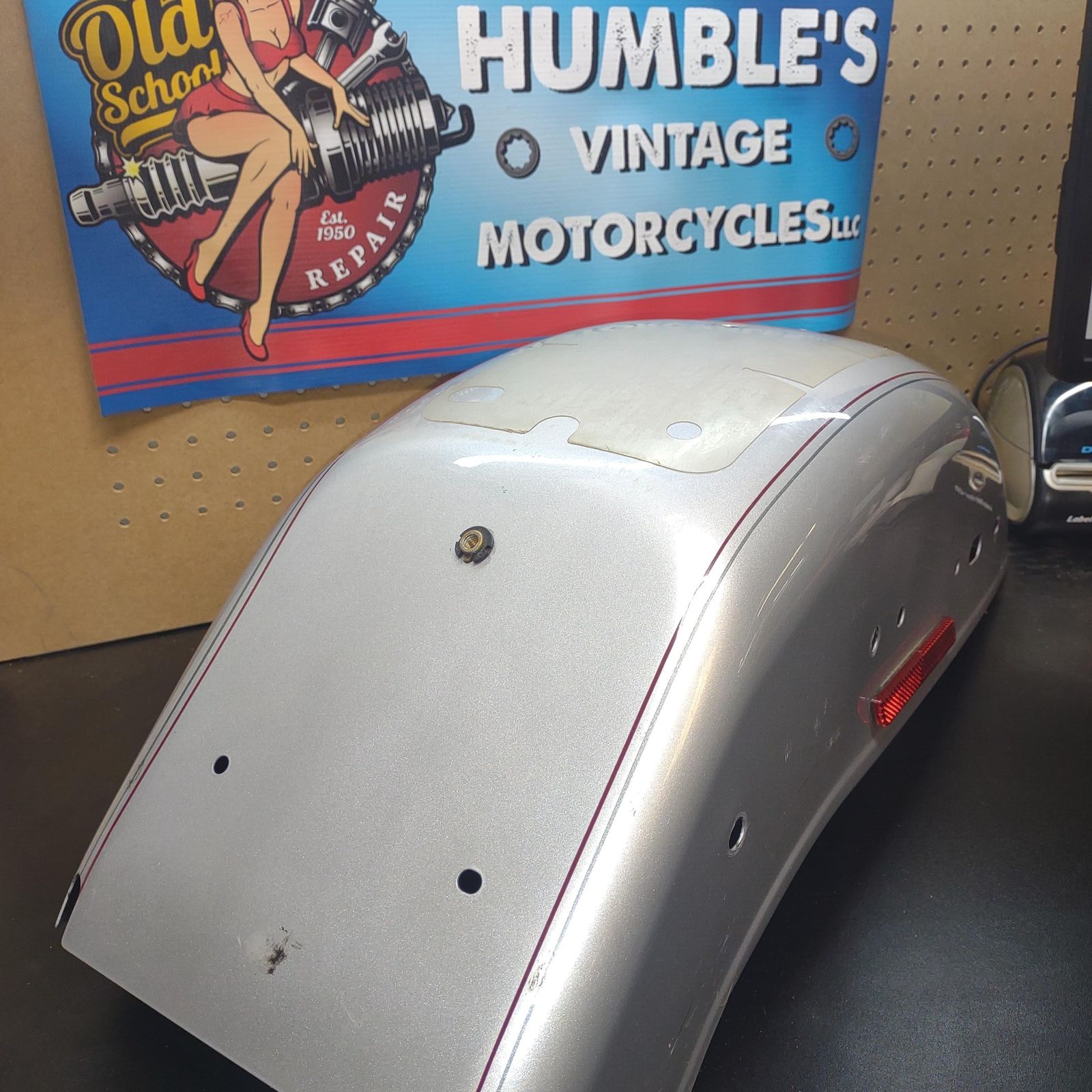 2020 Harley Davidson FXSTD  REAR BACK WHEEL FENDER MUD GUARD 1006240679