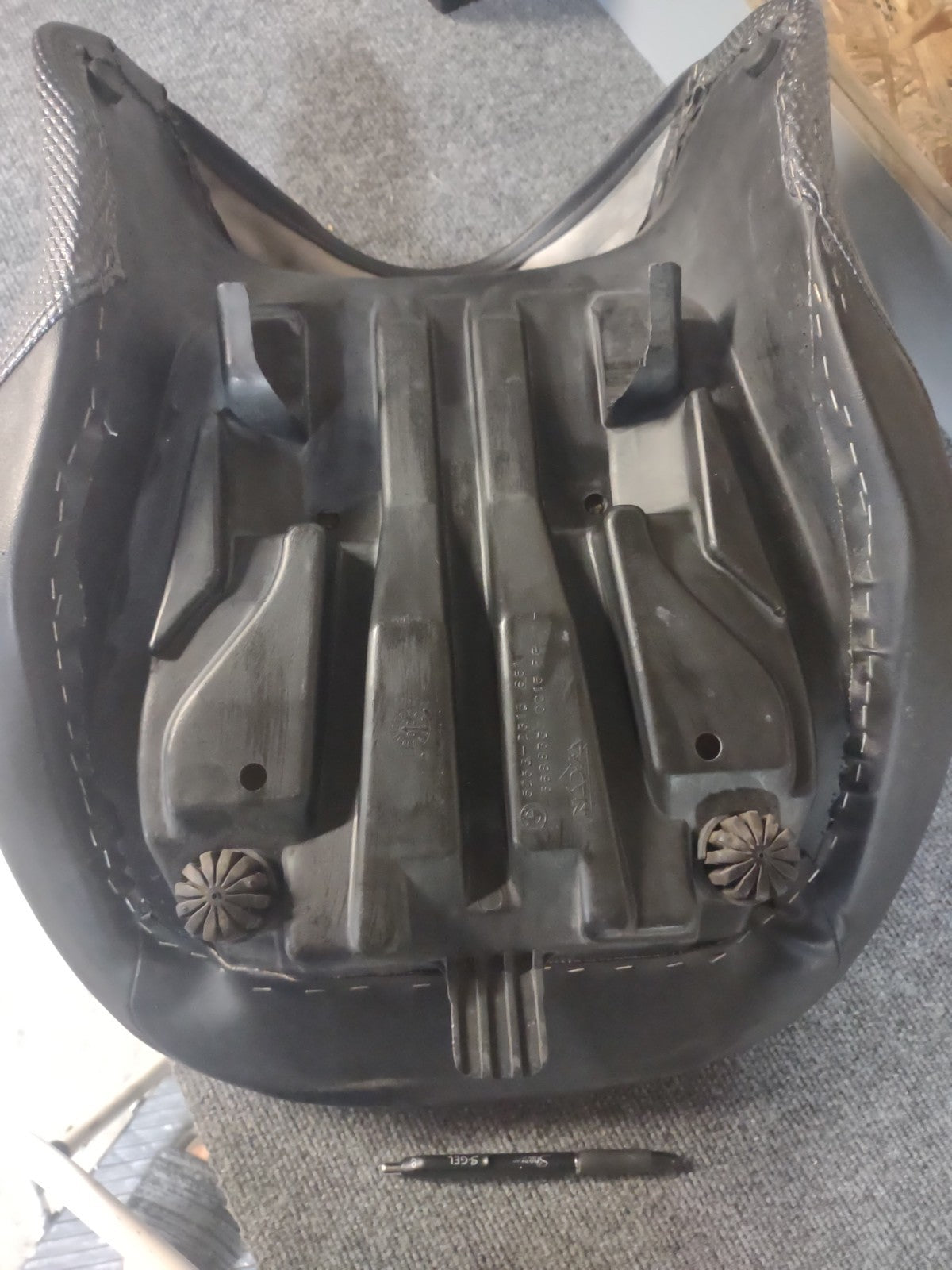 2004 Bmw R1150rt Abs Front Drivers Seat Pad Saddle Pillion