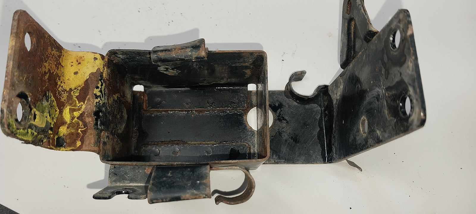 1971 KAWASAKI F8 BATTERY TRAY BOX