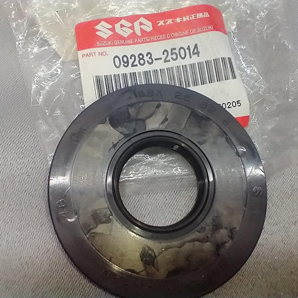 OEM LEFT HAND CRANKSHAFT OIL SEAL 1970-1975 T500 1976-1977 GT500 09283-25014