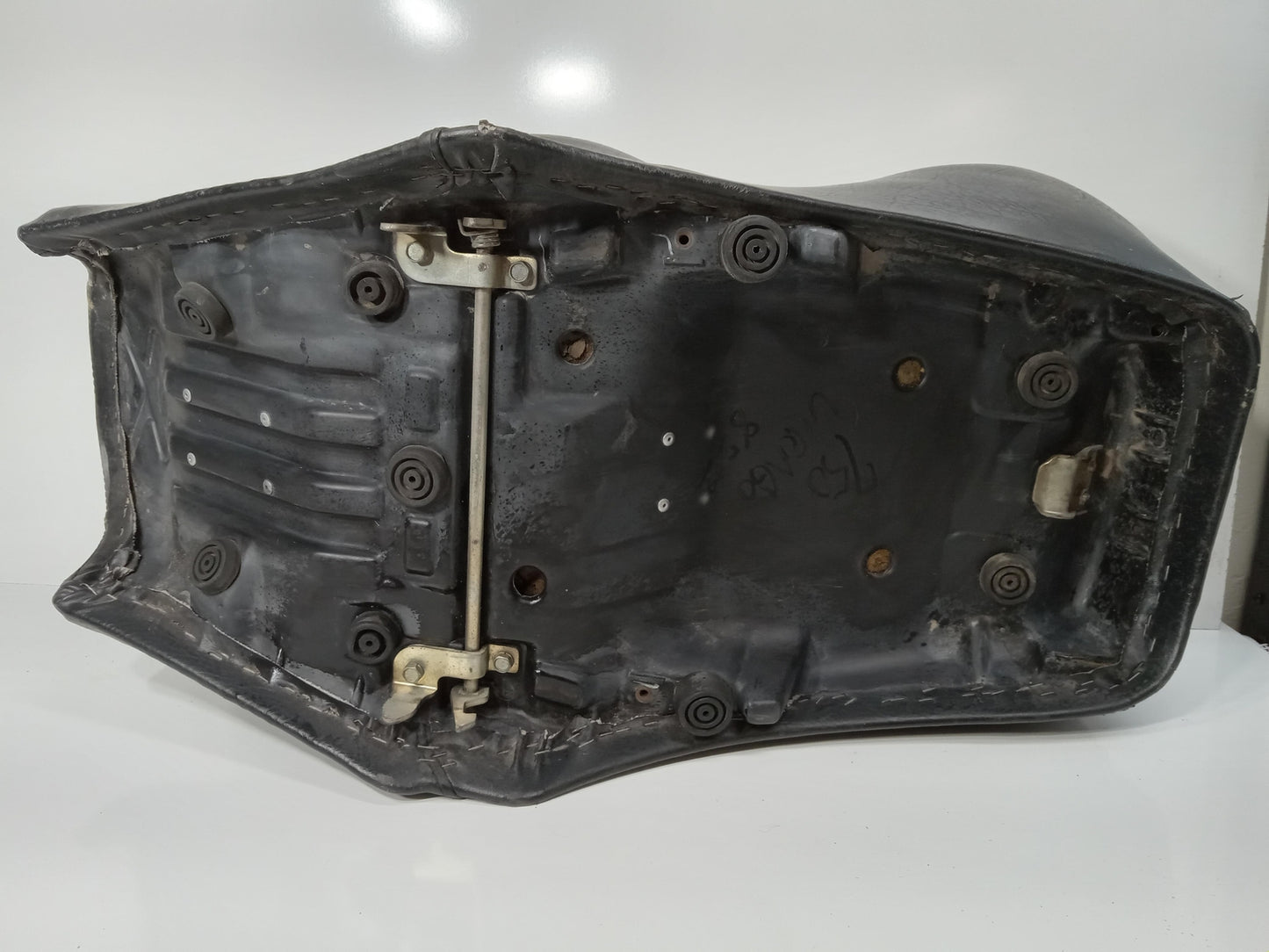 1981 YAMAHA VIRAGO 750 OEM FRONT DRIVERS SEAT