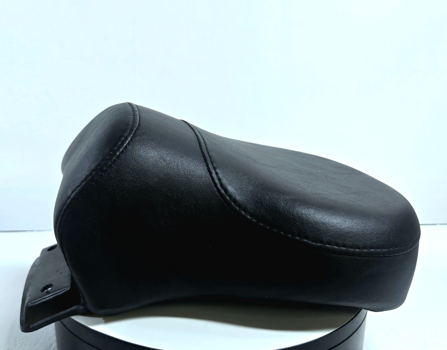 HARLEY DAVIDSON GENUINE FLHR ROAD KING REAR PASSENGER PILLION SEAT