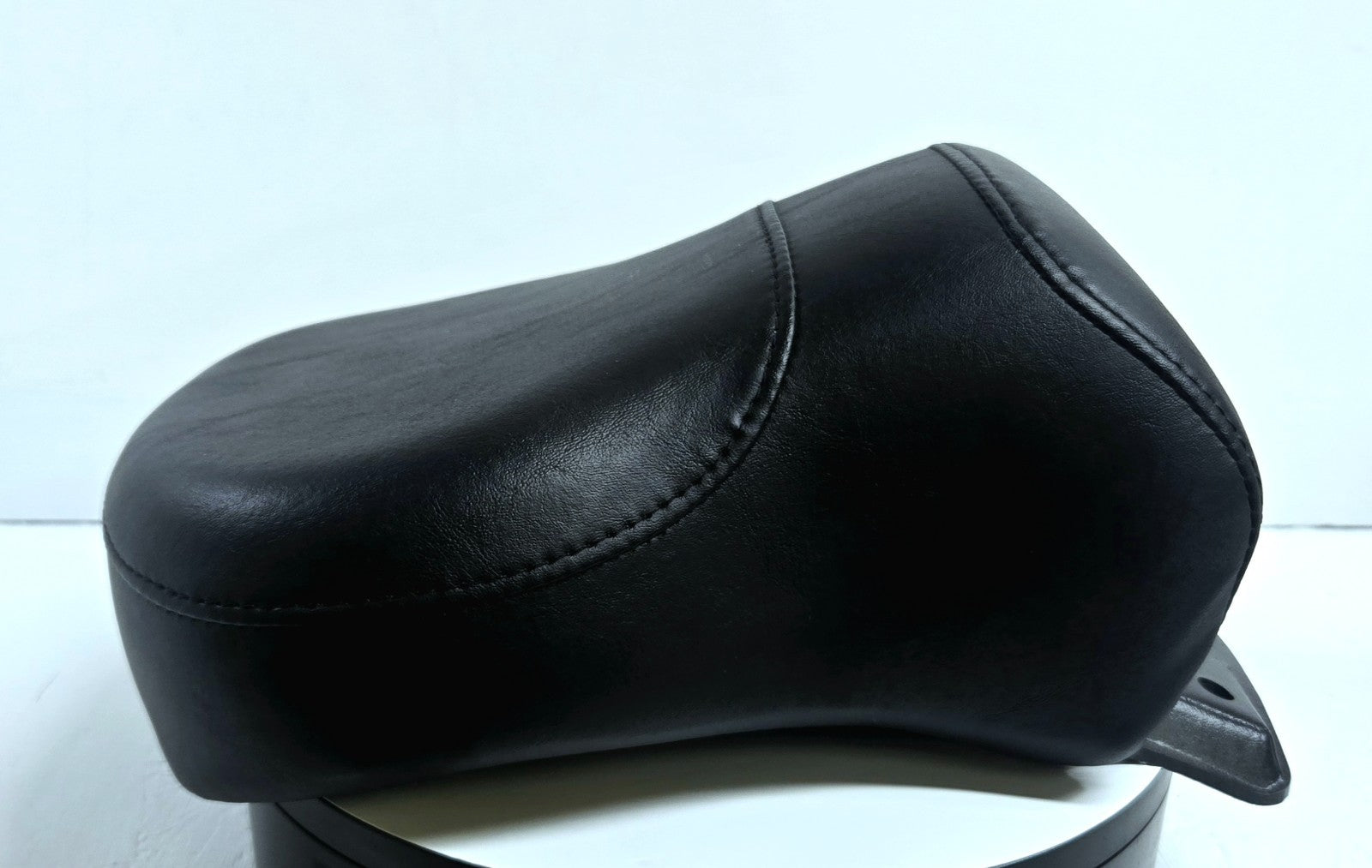 HARLEY DAVIDSON GENUINE FLHR ROAD KING REAR PASSENGER PILLION SEAT
