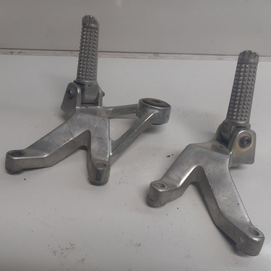 1997 YAMAHA YZF750R OEM REAR BACK PASSENGER PEG SET PAIR