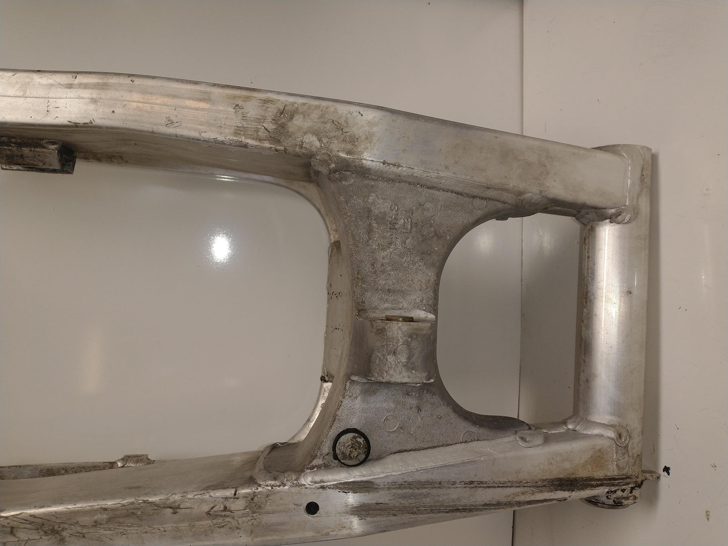 1999 HONDA CBR900RR OEM REAR SWINGARM BACK SUSPENSION SWING ARM