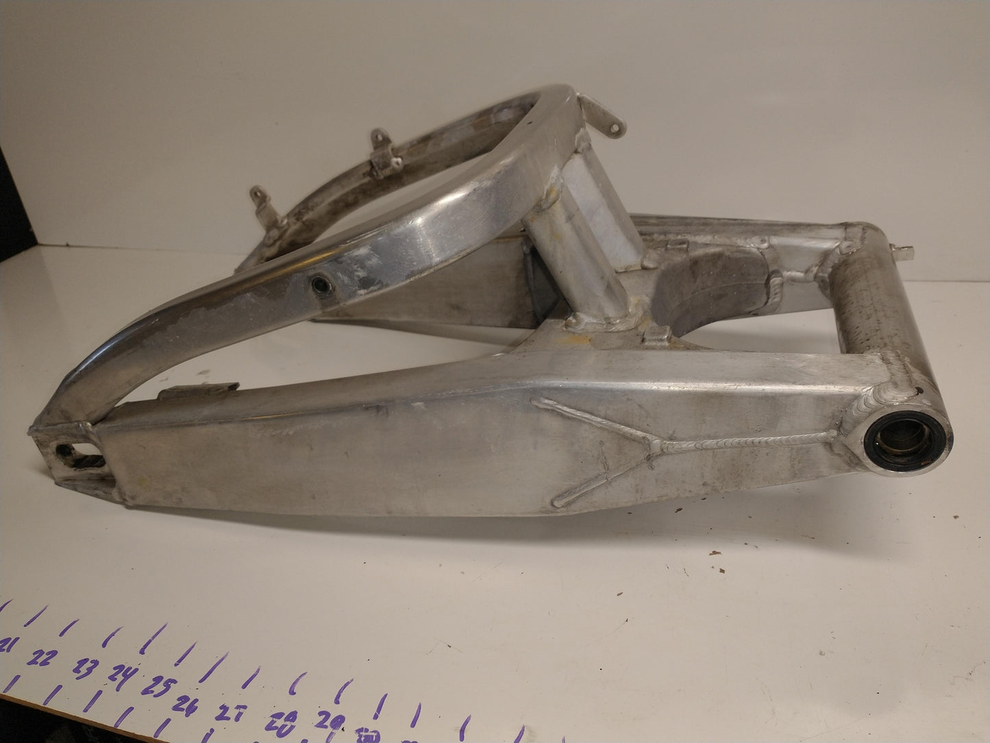1999 HONDA CBR900RR OEM REAR SWINGARM BACK SUSPENSION SWING ARM