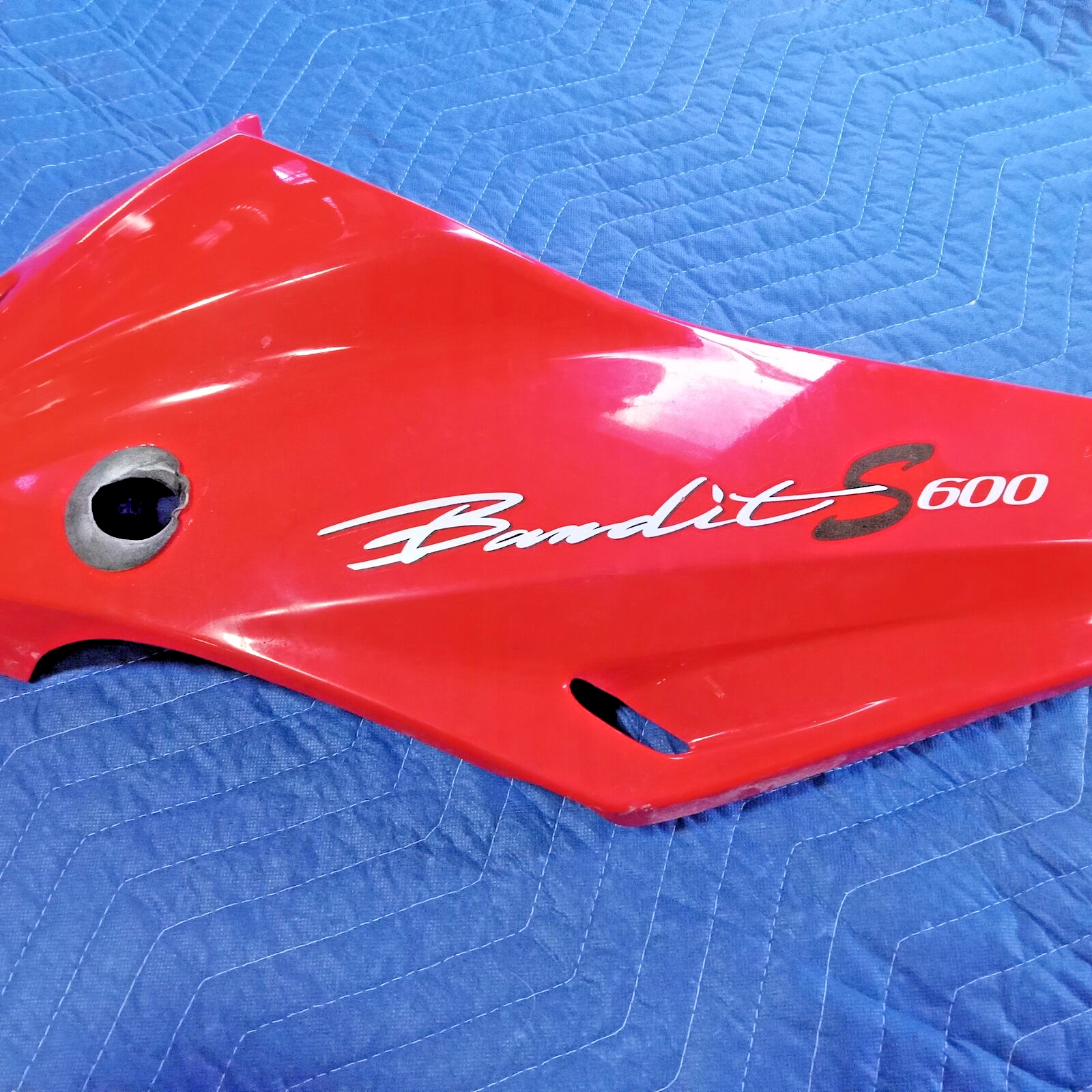 1995 SUZUKI  BANDIT600 OEM RED RIGHT FRONT UPPER NOSE FAIRING COWL SHROUD