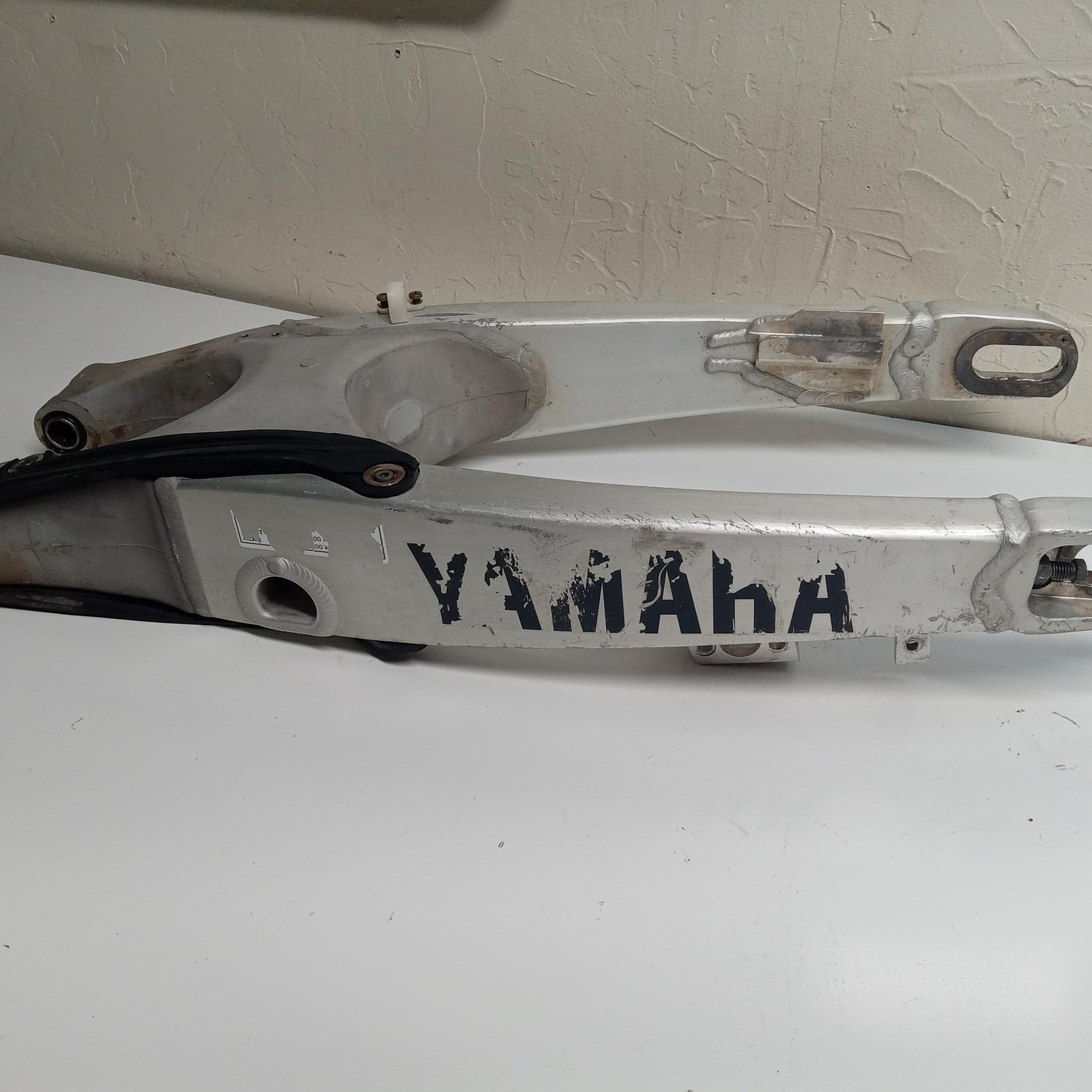YAMAHA OEM SWINGARM SWING ARM SUSPENSION 5UN-22110-00-00