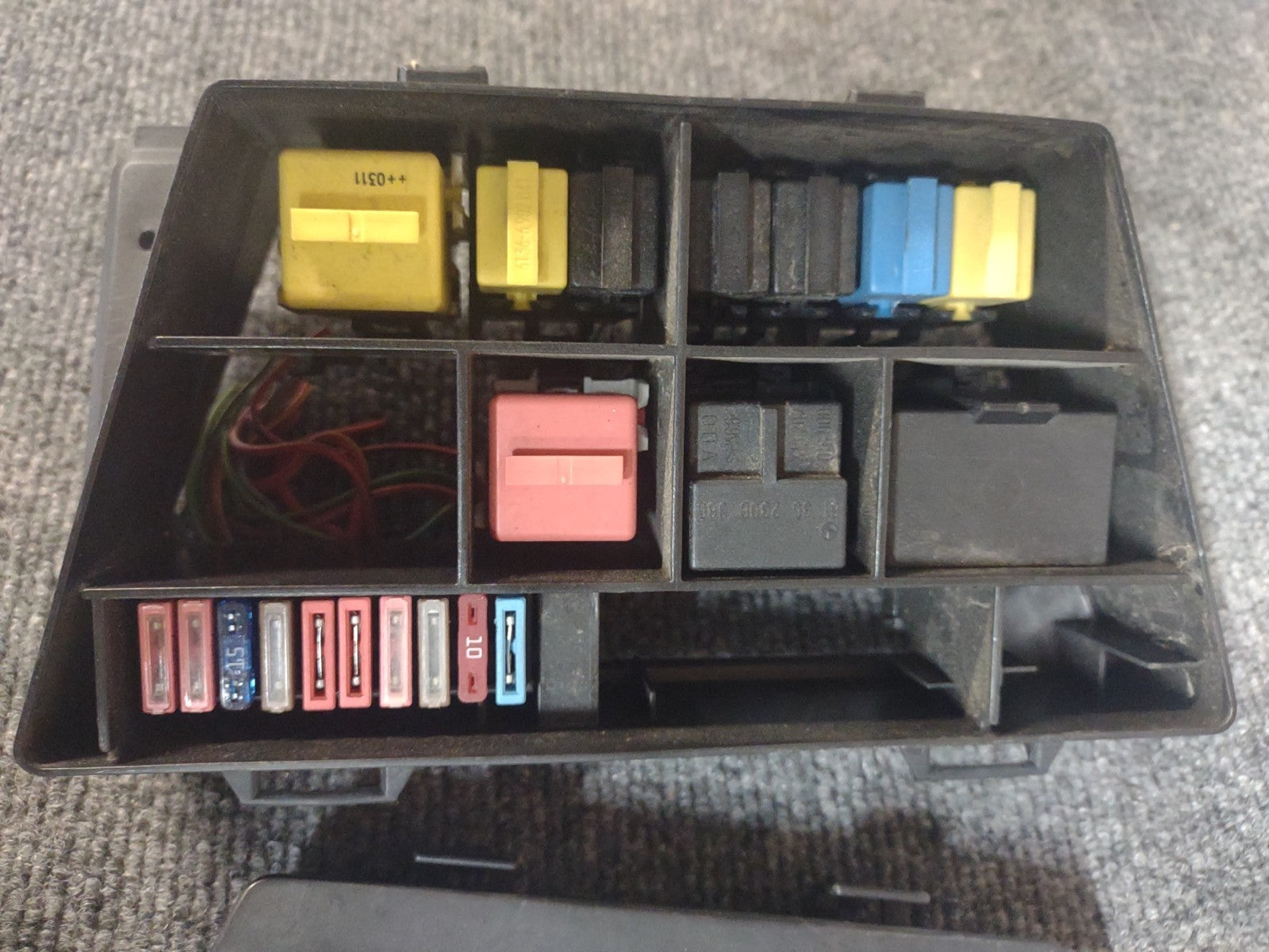 2004 Bmw R 1150 RT Fuse Box Panel With Fuses And Relays