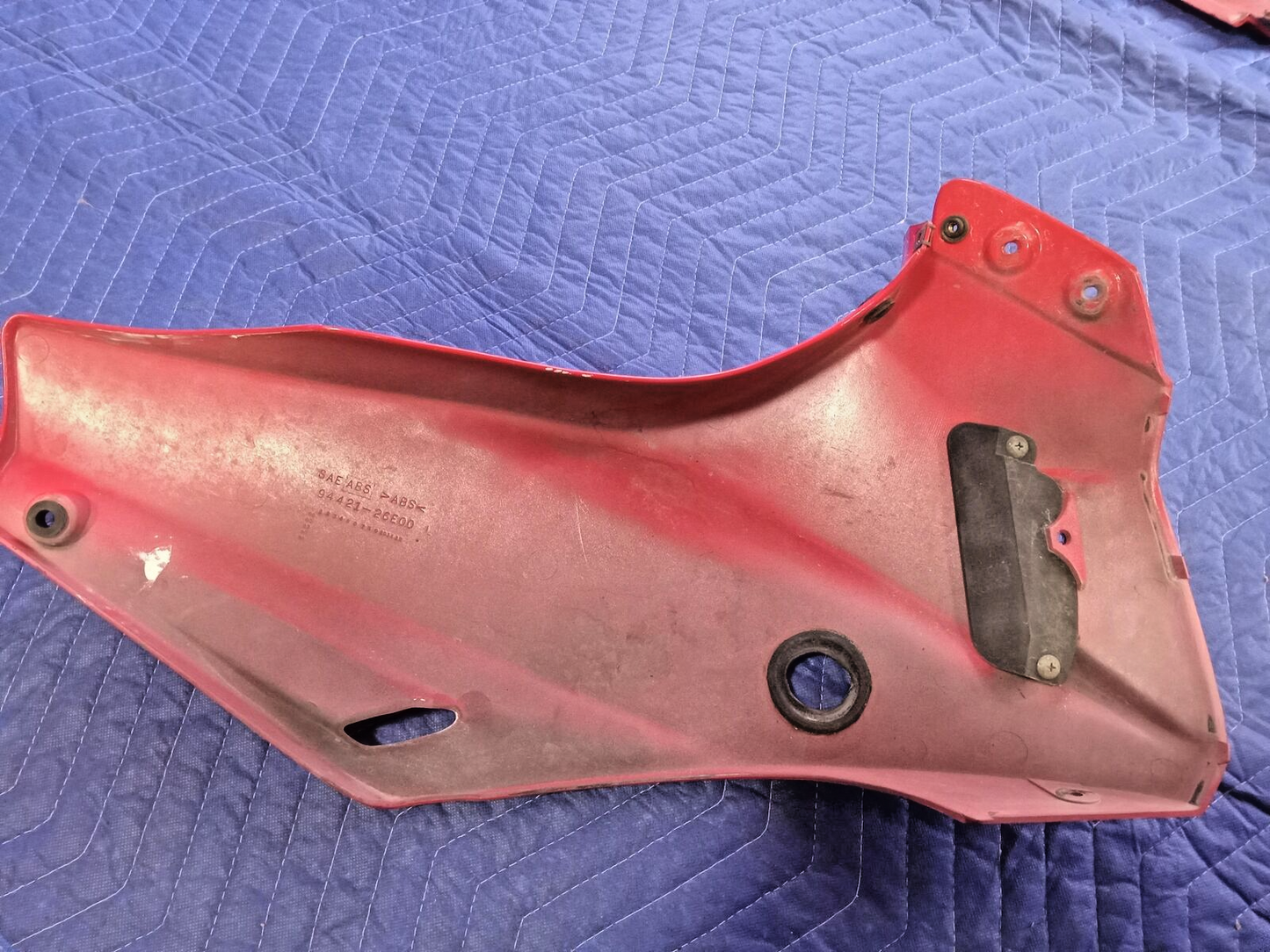 1995 SUZUKI  BANDIT600 OEM RED RIGHT FRONT UPPER NOSE FAIRING COWL SHROUD