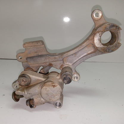 2003 YAMAHA WR450F OEM REAR BRAKE CALIPER HANGER BACK MOUNTING BRACKET