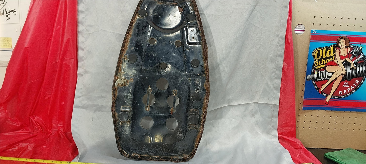 1971 KAWASAKI F8 SEAT PAN