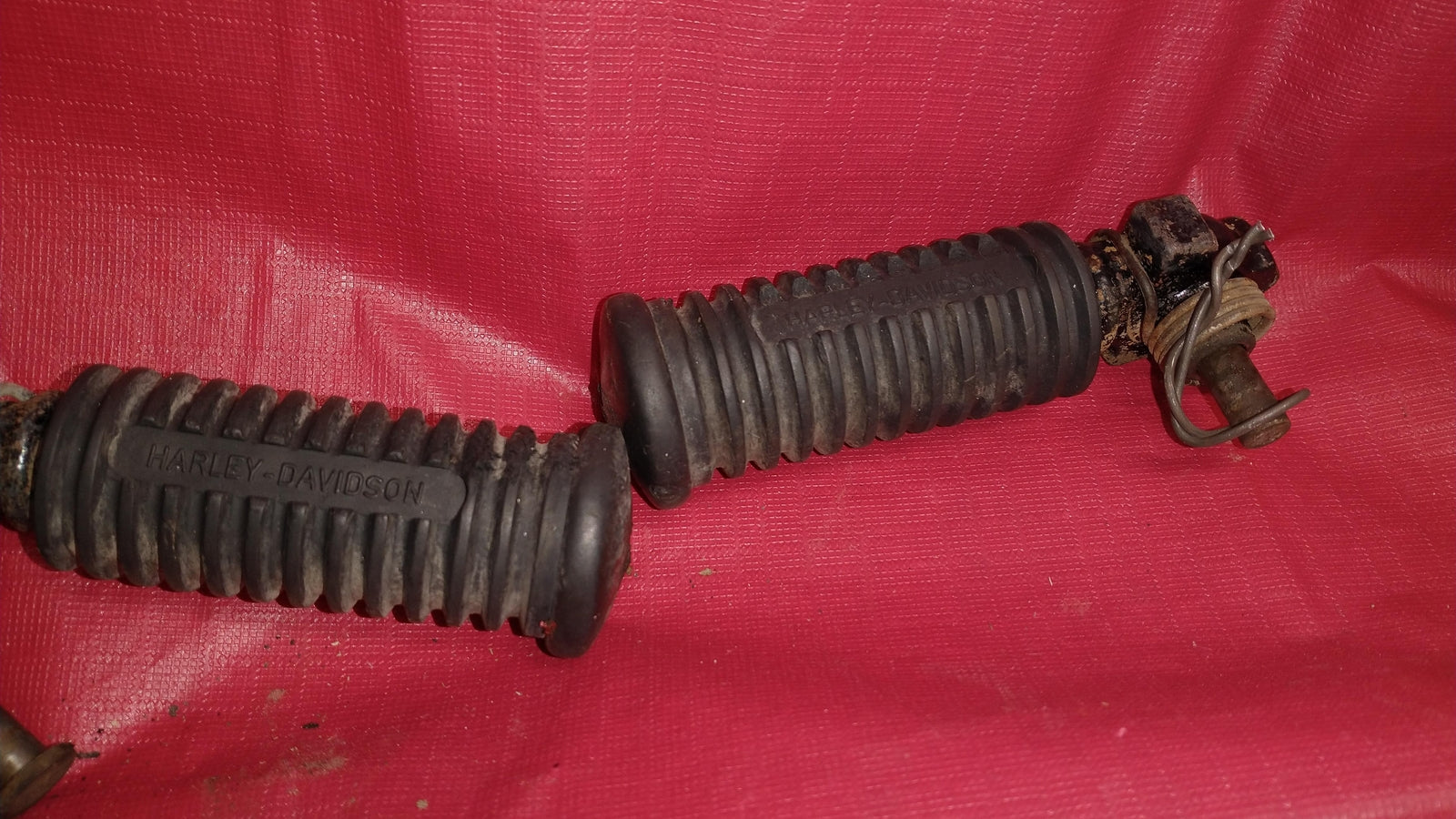 1975 HARLEY-DAVIDSON SX250 OEM LEFT RIGHT FOOT RESTS PEGS 