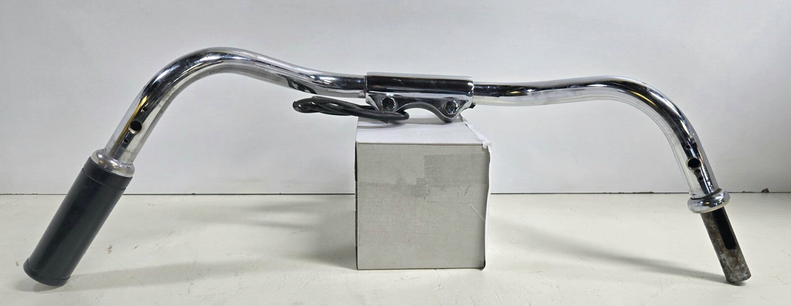 Harley-Davidson Flathead/Panhead/Shovelhead OEM Handlebars w/ Mount