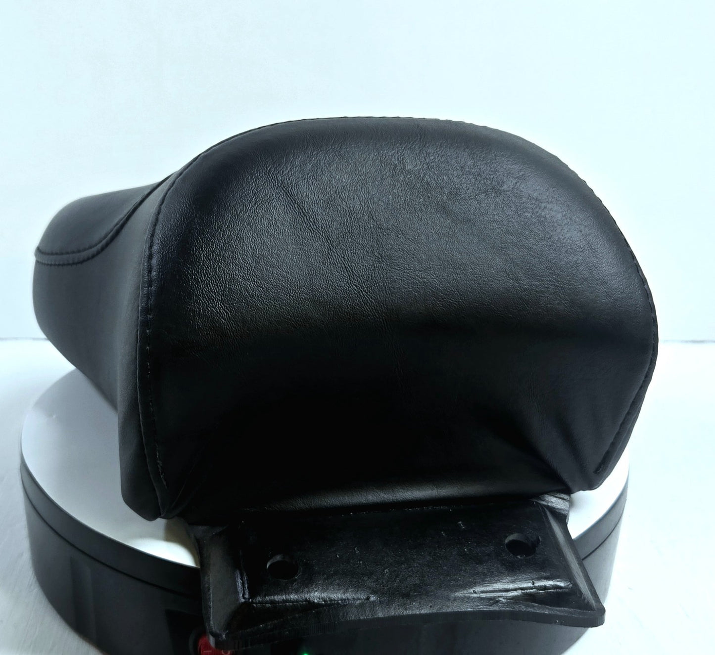 HARLEY DAVIDSON GENUINE FLHR ROAD KING REAR PASSENGER PILLION SEAT