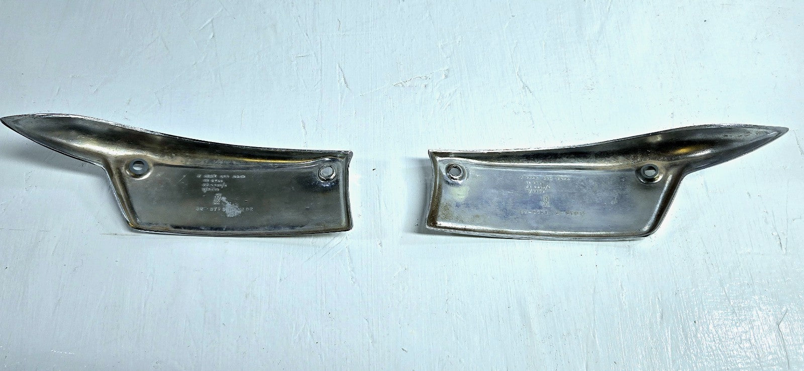 TRIUMPH BONNEVILLE, TIGER, TROPHY 500 & 650 TANK BADGE SET 1969-79 PN# 82-9700/1