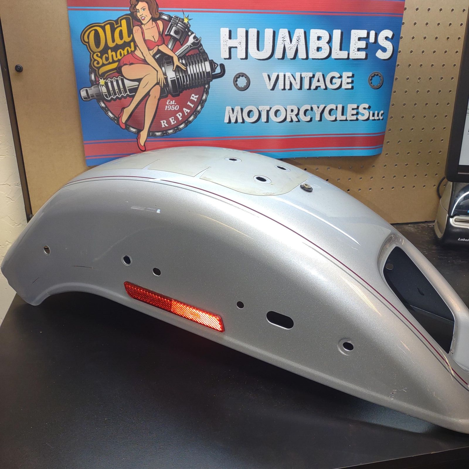 2020 Harley Davidson FXSTD  REAR BACK WHEEL FENDER MUD GUARD 1006240679
