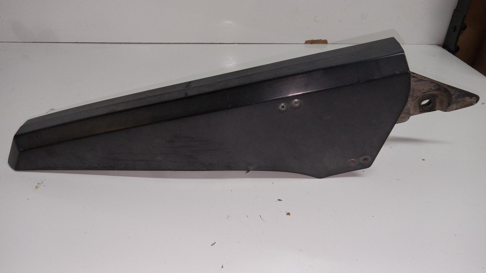 1993 SUZUKI KATANA 600 OEM REAR BACK DRIVE CHAIN GUARD COVER SHIELD