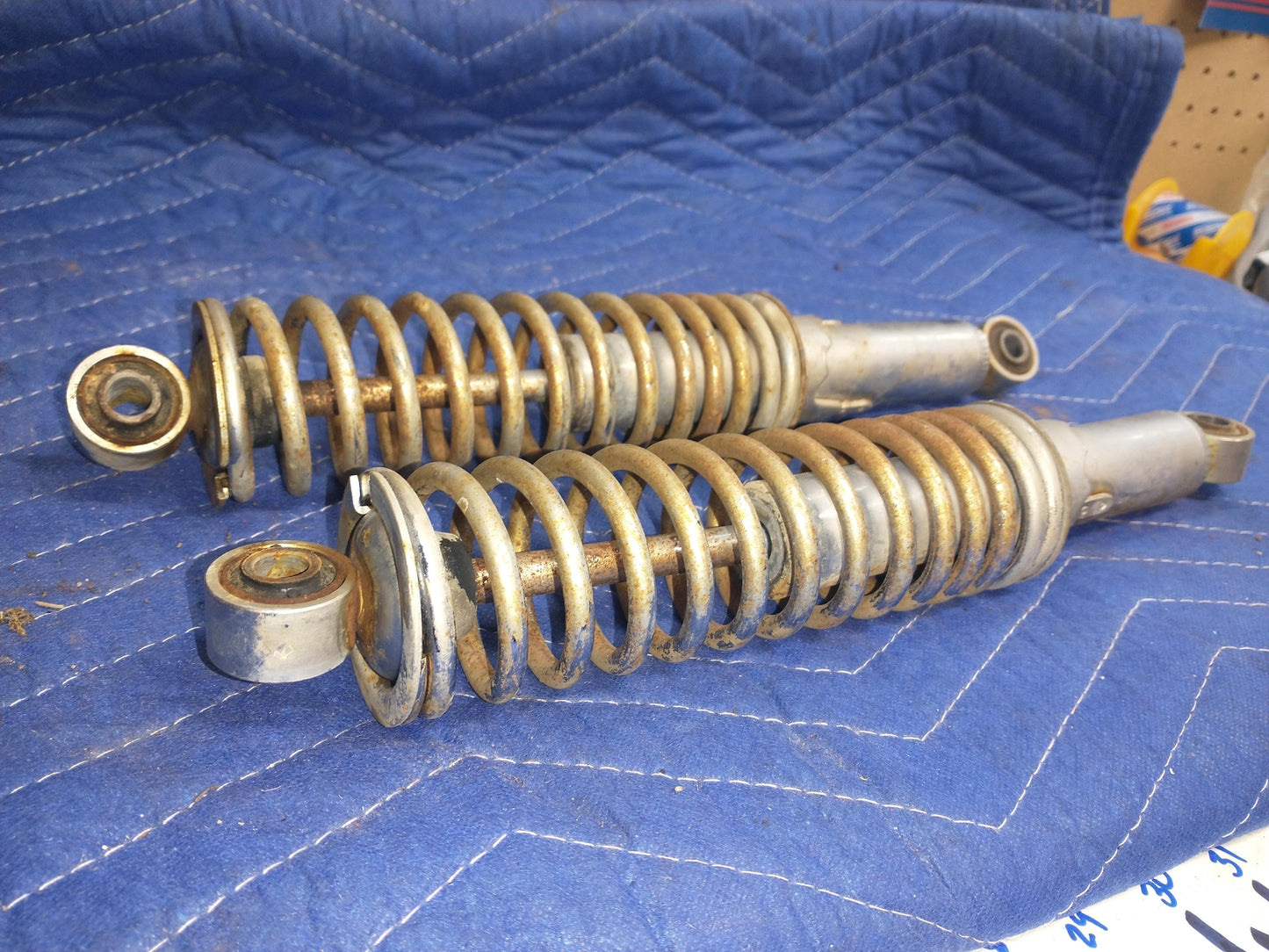 1974 YAMAHA DT175 OEM LEFT RIGHT REAR BACK SHOCKS SHOCK SET PAIR SUSPENSION