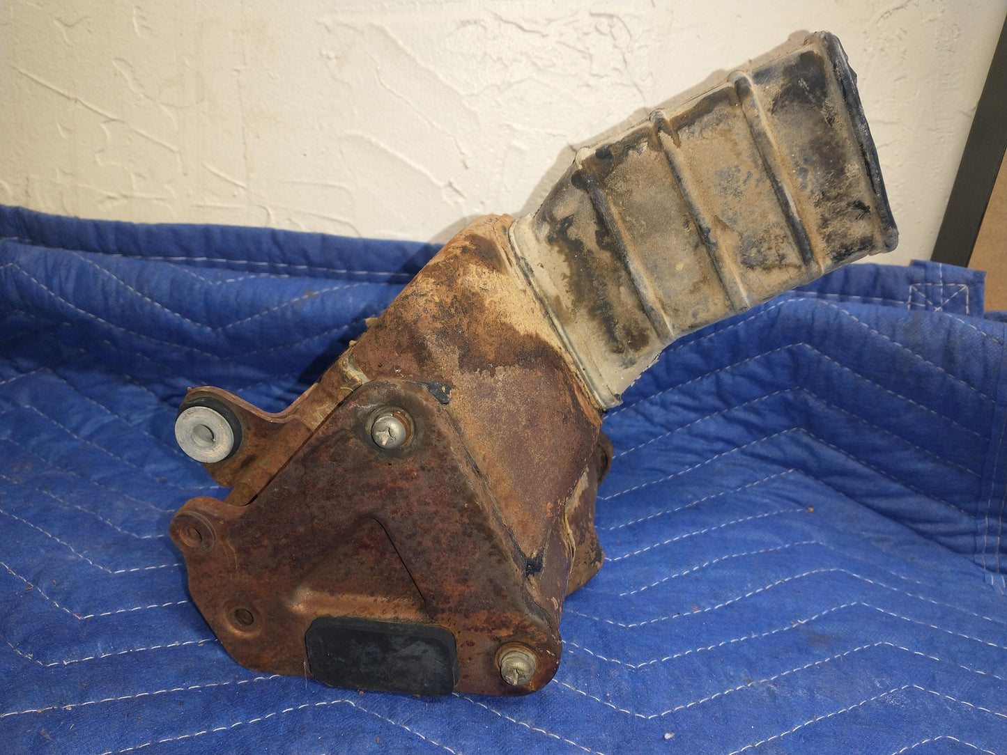 1974 YAMAHA DT175 OEM AIR CLEANER CASE 