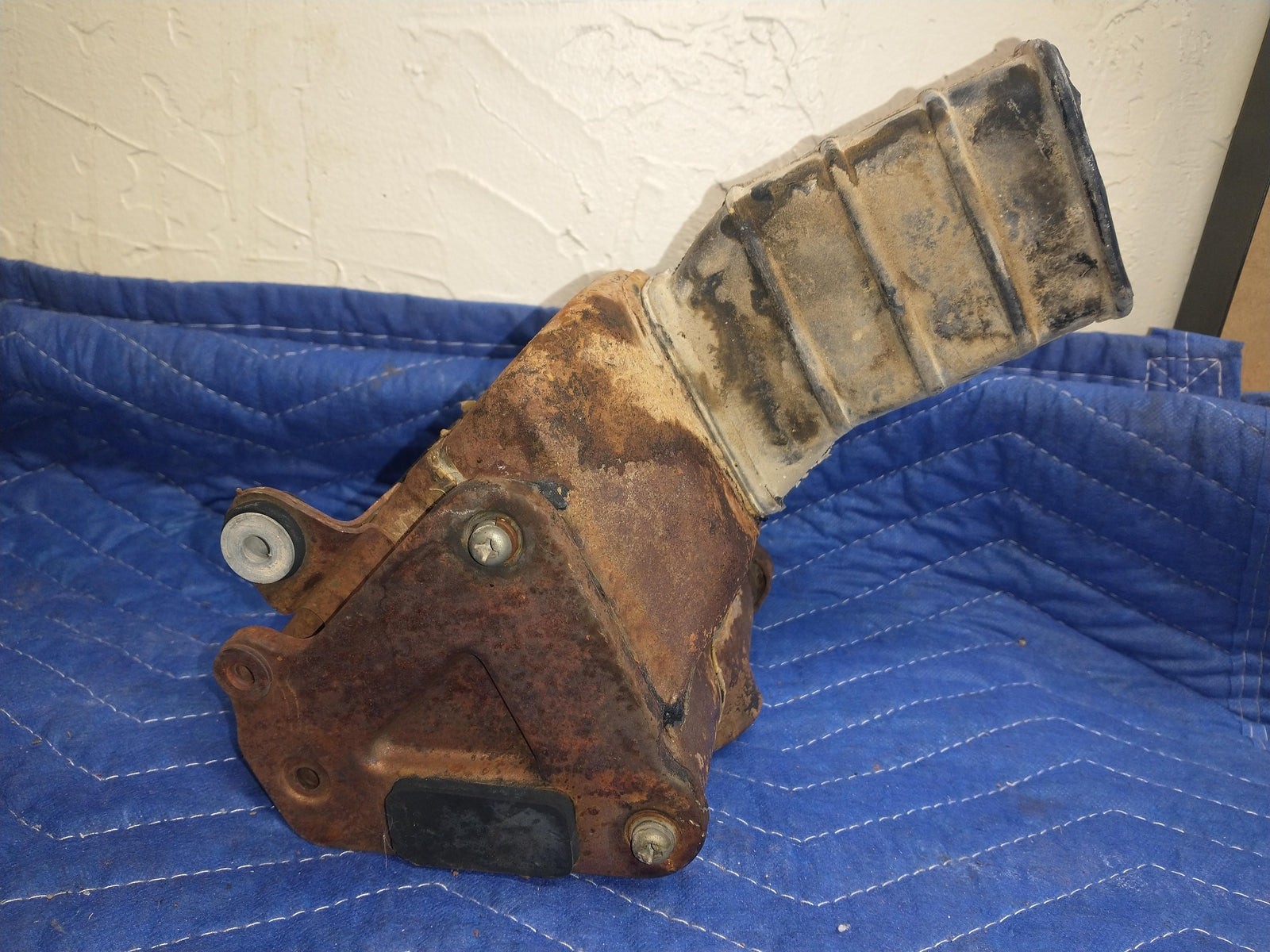 1974 YAMAHA DT175 OEM AIR CLEANER CASE 