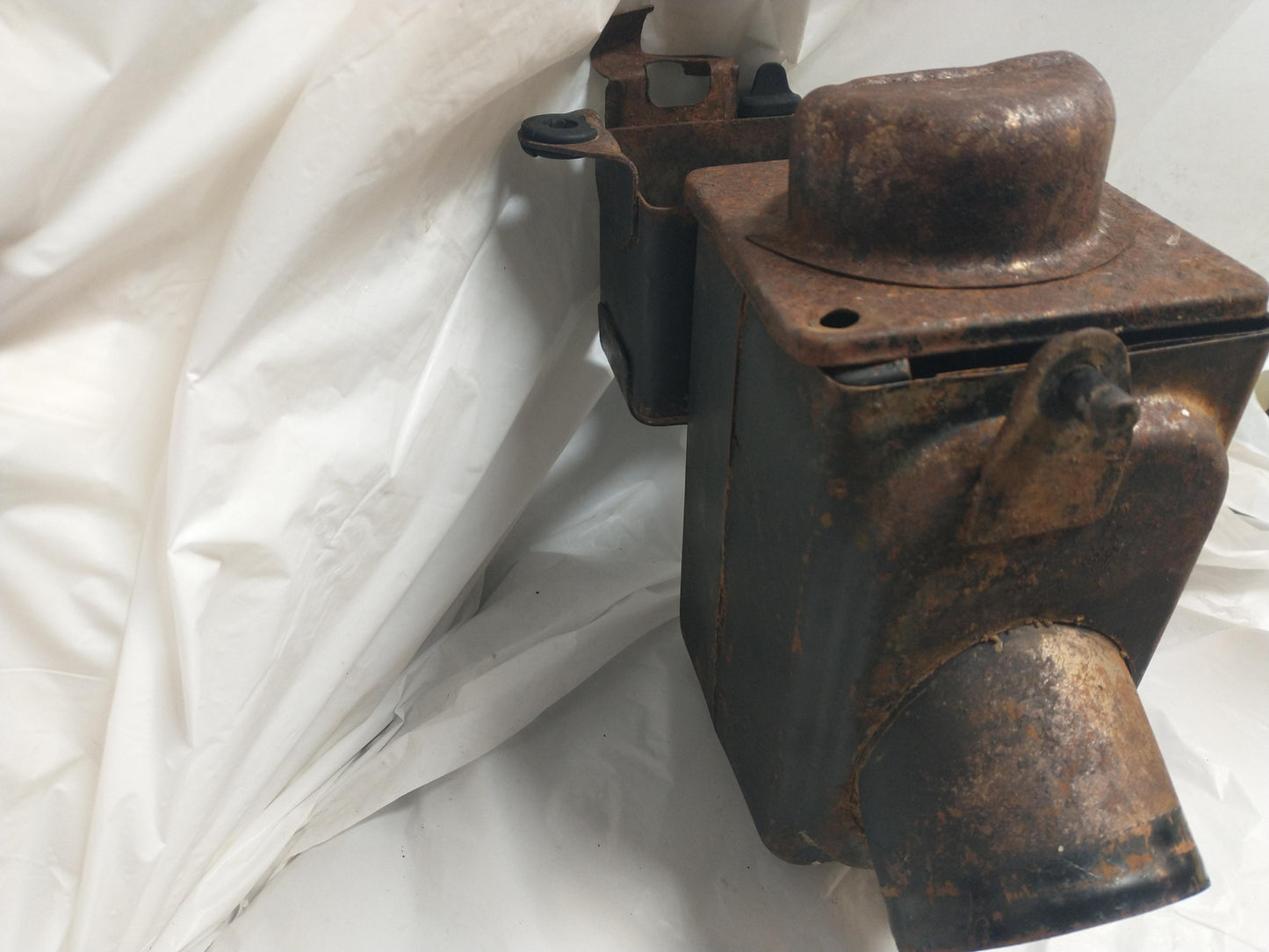 1976 KAWASAKI KE175 OEM AIR CLEANER CASE with battery box