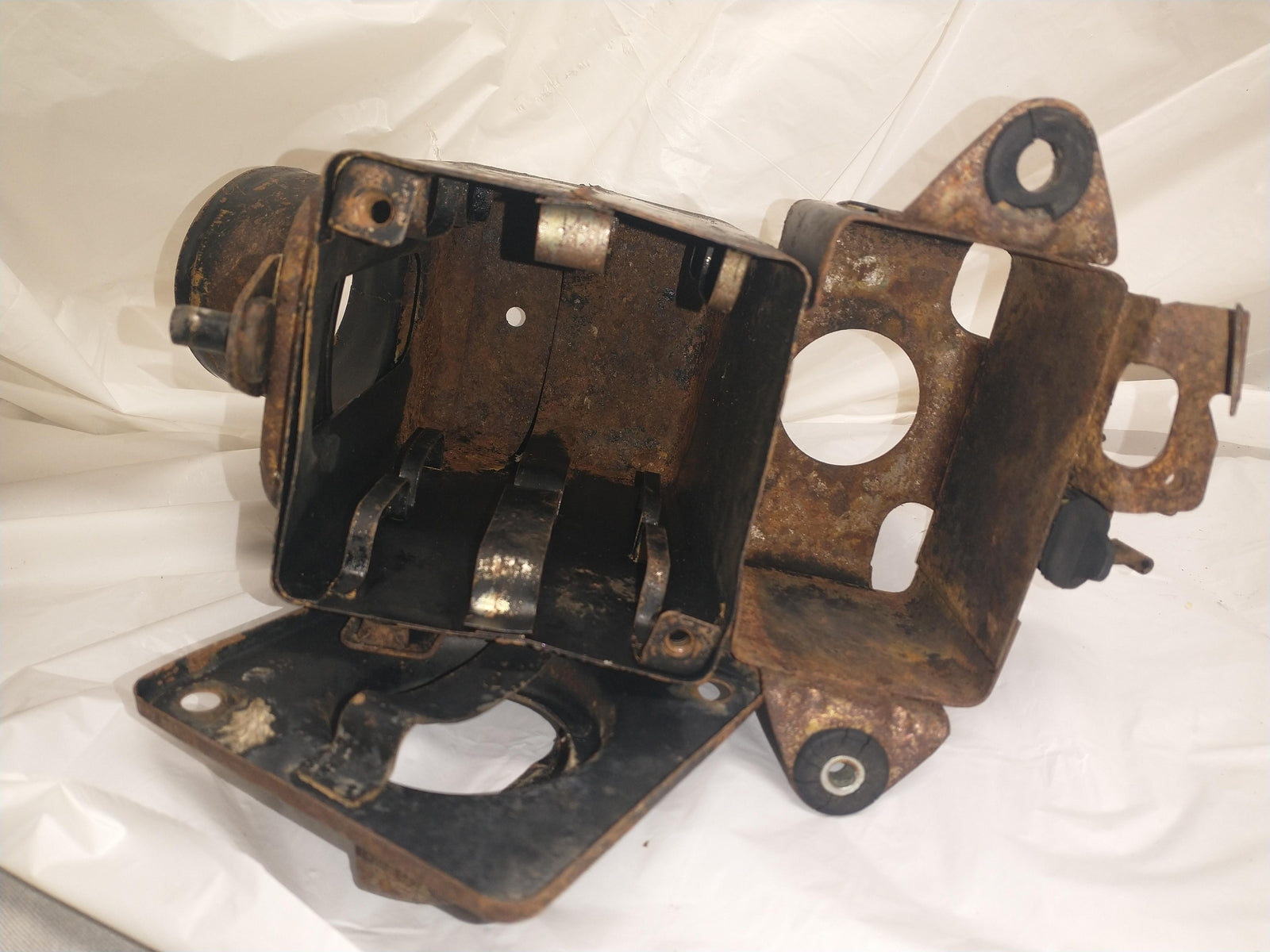 1976 KAWASAKI KE175 OEM AIR CLEANER CASE with battery box