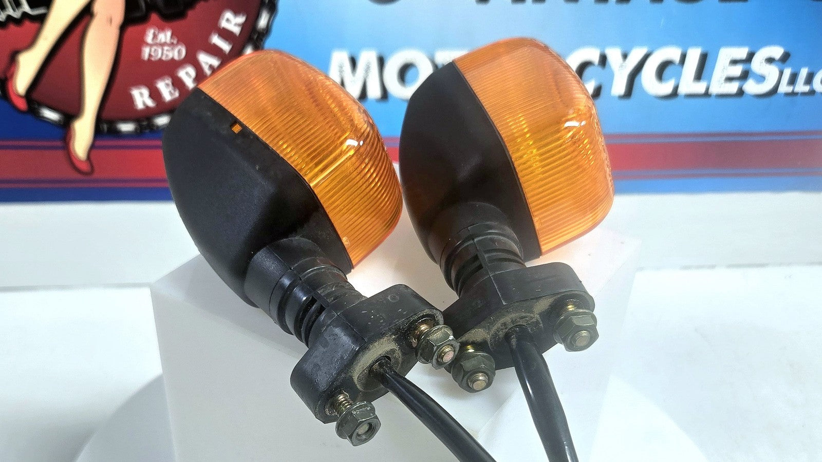 04 to 09 Yamaha XC125 Rear Turn Signals OEM (Pair)