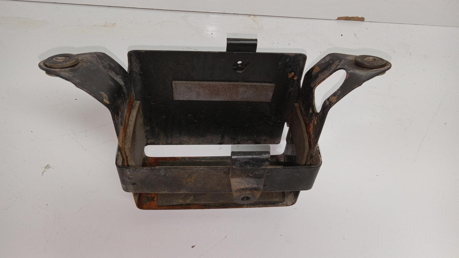 1993 SUZUKI KATANA 600 OEM REAR BACK TAIL UNDERTAIL BATTERY TRAY 