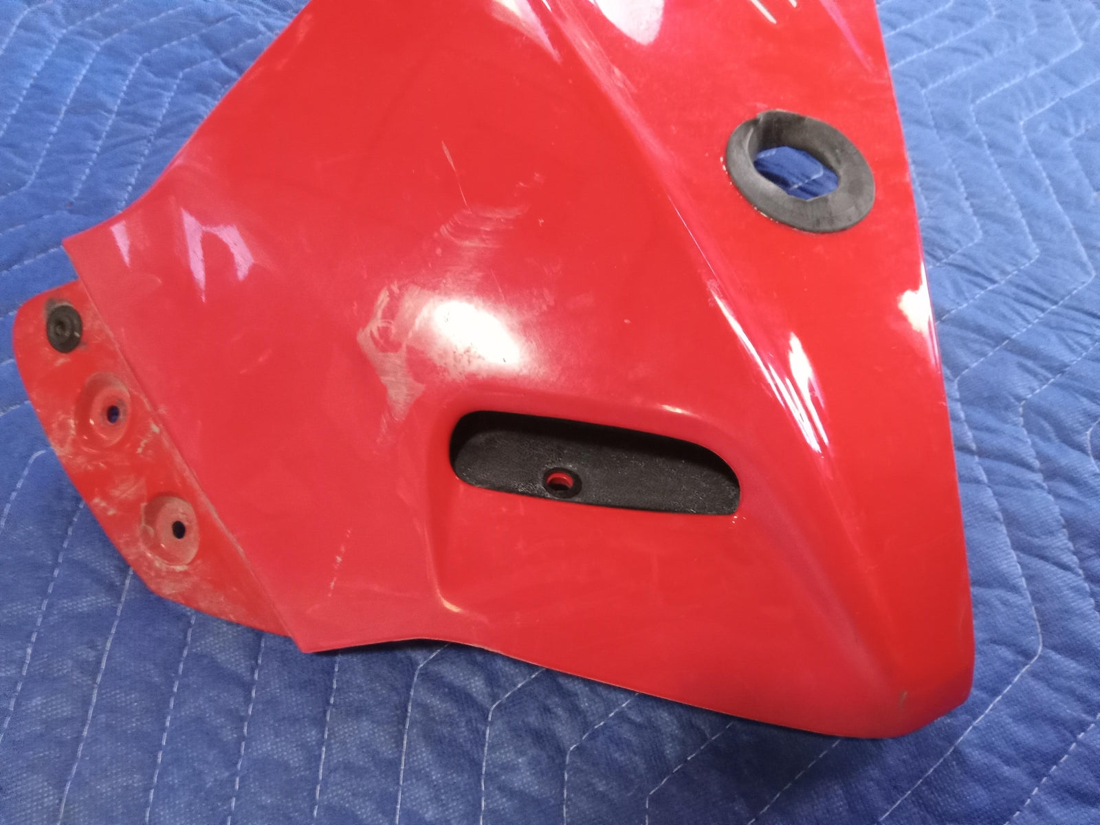 1995 SUZUKI  BANDIT600 OEM RED RIGHT FRONT UPPER NOSE FAIRING COWL SHROUD