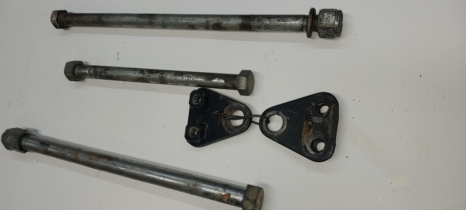 1971 KAWASAKI F8 ENGINE MOUNTING BOLTS HARDWARE MOTOR SCREWS