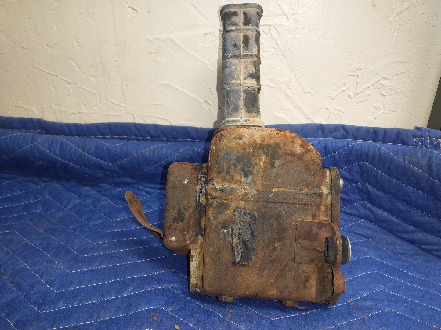 1974 YAMAHA DT175 OEM AIR CLEANER CASE 