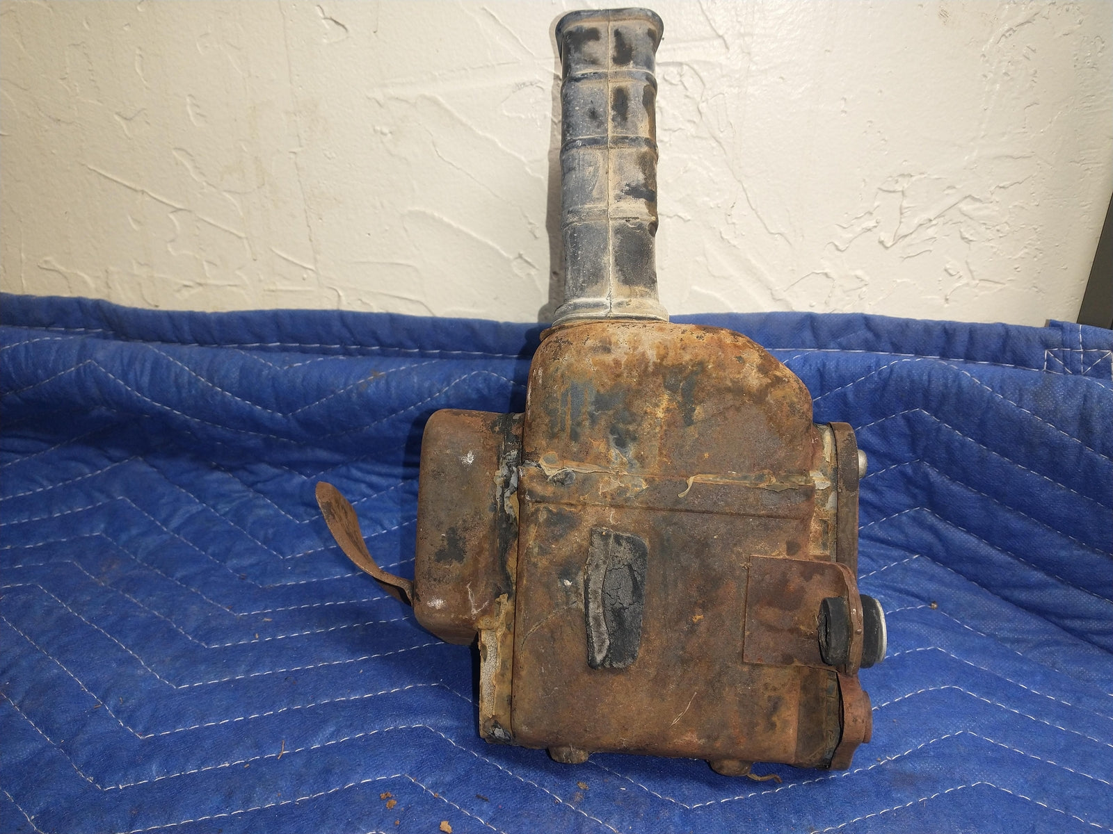 1974 YAMAHA DT175 OEM AIR CLEANER CASE 