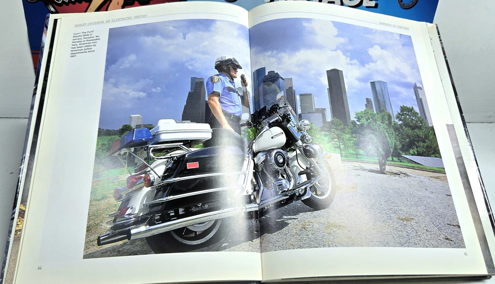 Harley-Davidson : An Illustrated History by Shaun Barrington (1994, Hardcover)