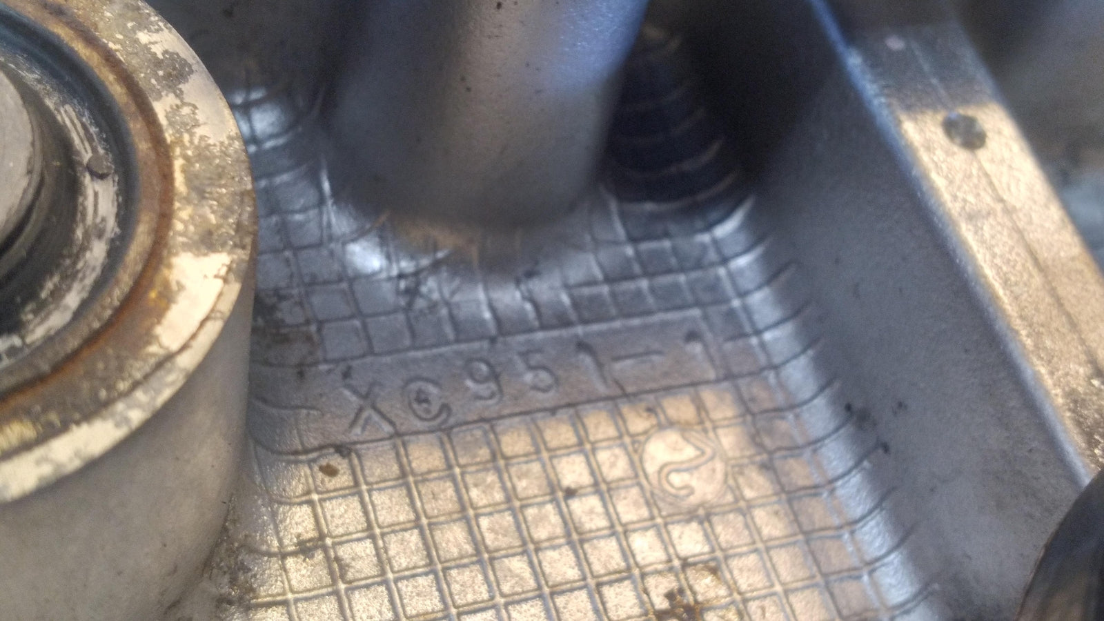 2005 SUZUKI BOULEVARD OEM FRONT FORKS CLAMP UPPER AND LOWER TRIPLE TREE STEM